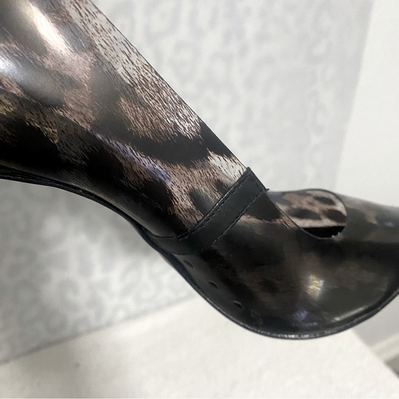 VINCE CAMUTO Anessta Clear Black Animal Leopard Print Pump Heels 8.5M NWOT - Picture 7 of 9